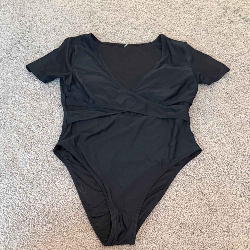 Cupshe Black Short Sleeve One-Piece Swimsuit